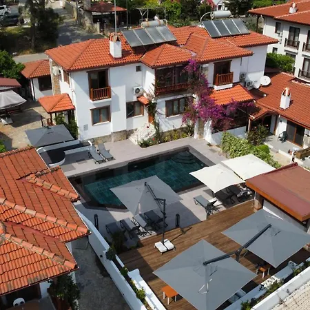 Tomsan Villa *