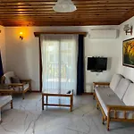 Tomsan Villa *