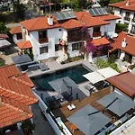 Tomsan Villa *
