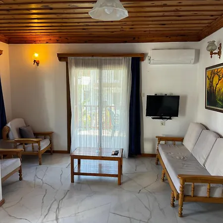 Tomsan Villa *