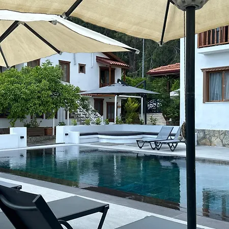 Tomsan Villa *