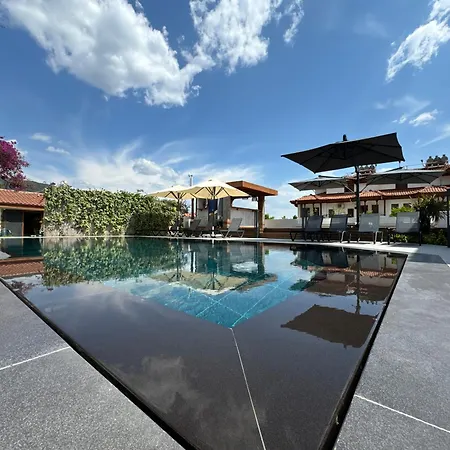 Tomsan Villa *